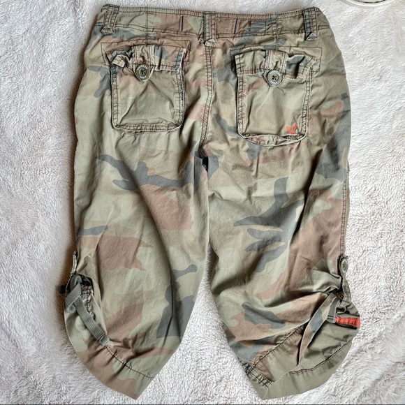 🦅American Eagle 3/4 Length Camo Pants - Picture 2 of 6